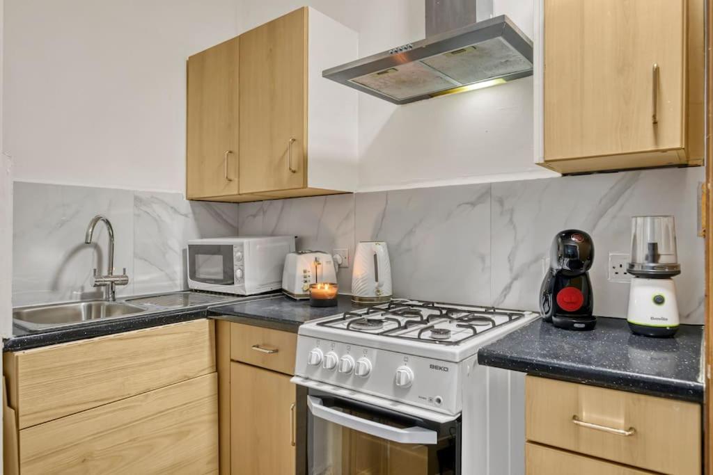 Cosy 2-Bedroom Flat Paddington Londen Buitenkant foto